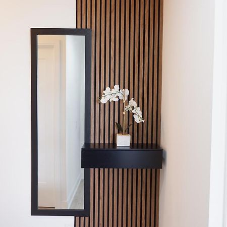 Modern Luxury Waterfront Condo Місісаґа Екстер'єр фото