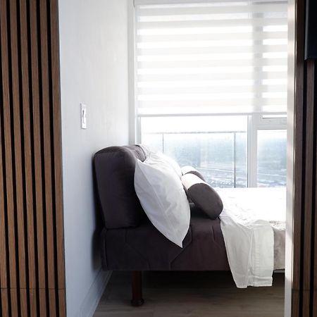 Modern Luxury Waterfront Condo Місісаґа Екстер'єр фото