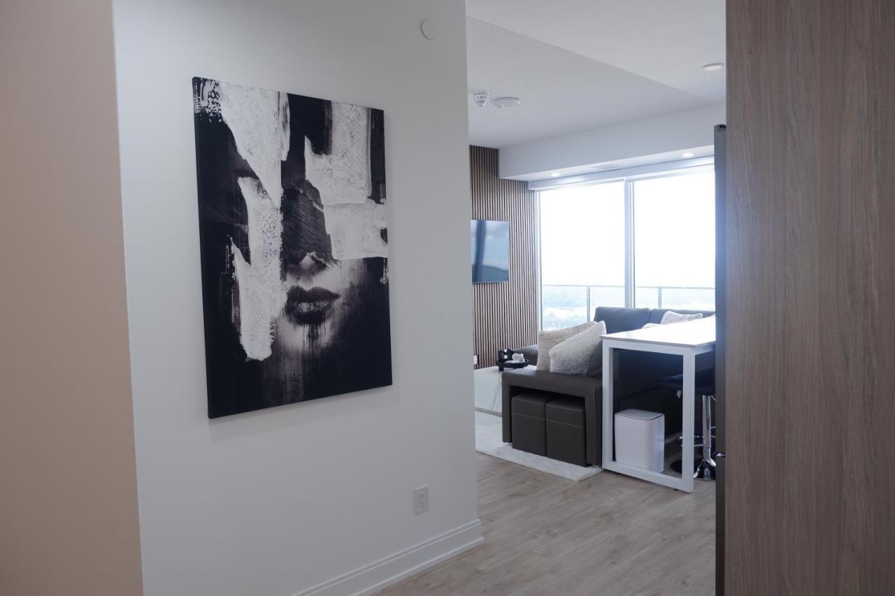 Modern Luxury Waterfront Condo Місісаґа Екстер'єр фото