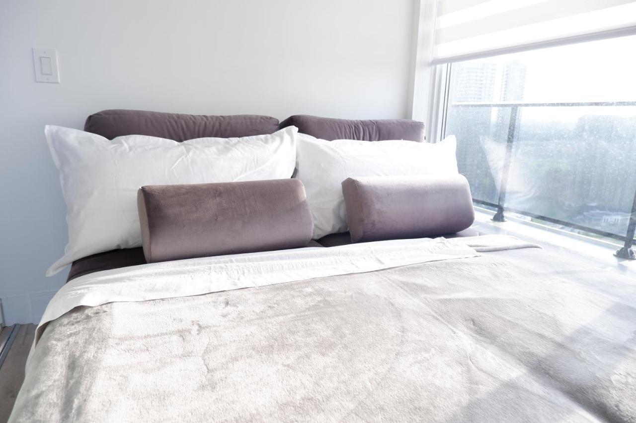 Modern Luxury Waterfront Condo Місісаґа Екстер'єр фото