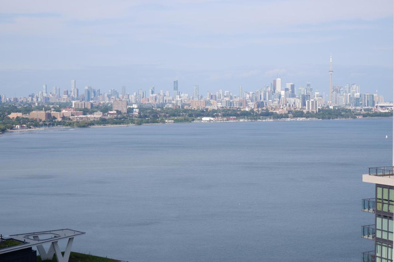 Modern Luxury Waterfront Condo Місісаґа Екстер'єр фото